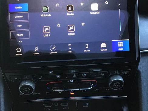 Used 2023 Jeep Grand Cherokee Overland w/ Luxury Tech Group IV AWD/4WD image 14