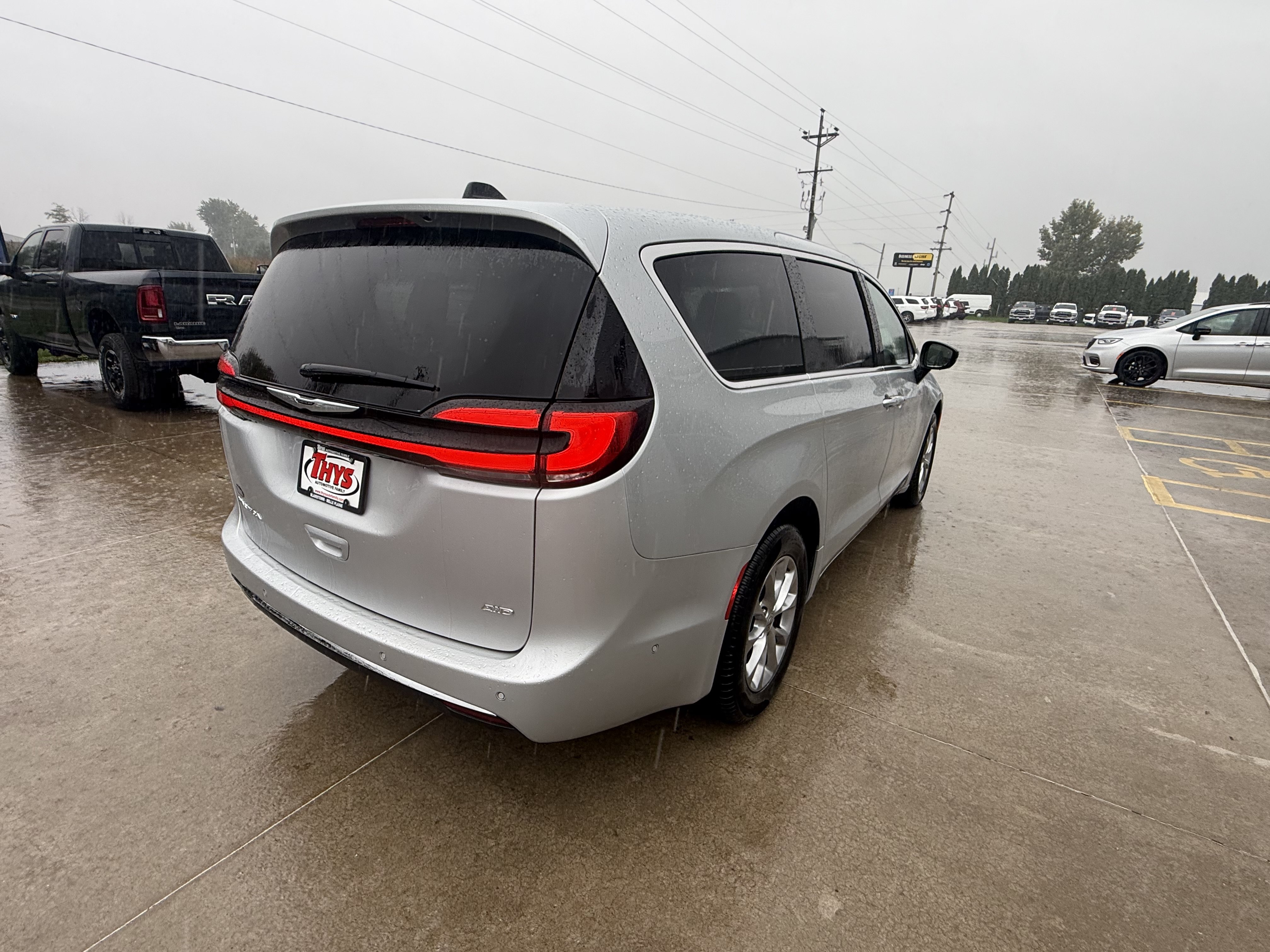 Used 2024 Chrysler Pacifica Touring-L w/ Uconnect Theater Family Group AWD/4WD image 36