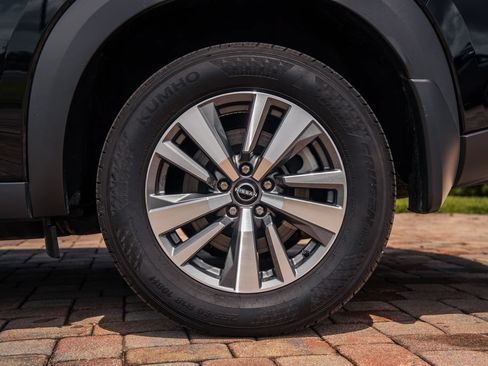 Used 2025 Nissan Pathfinder SL AWD/4WD image 16