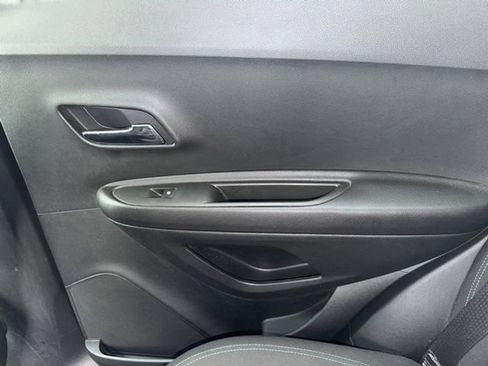 Used 2015 Chevrolet Trax LT w/ LT Sun and Sound Package image 25