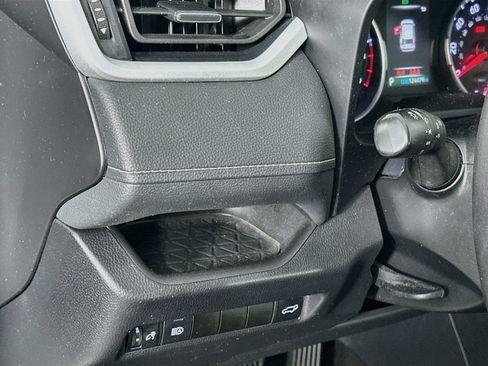 Used 2022 Toyota RAV4 XLE Premium FWD image 17