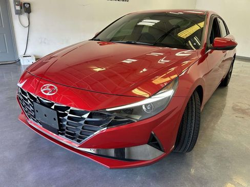 Used 2021 Hyundai Elantra SEL w/ Convenience + Premium Package FWD image 7