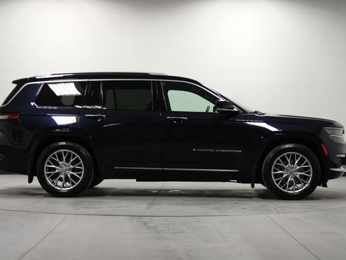 Used 2023 Jeep Grand Cherokee L Summit w/ Luxury Tech Group V image 3