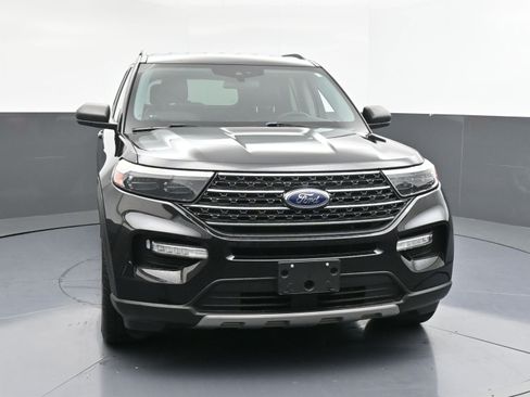 Used 2021 Ford Explorer XLT w/ Equipment Group 202A RWD image 2