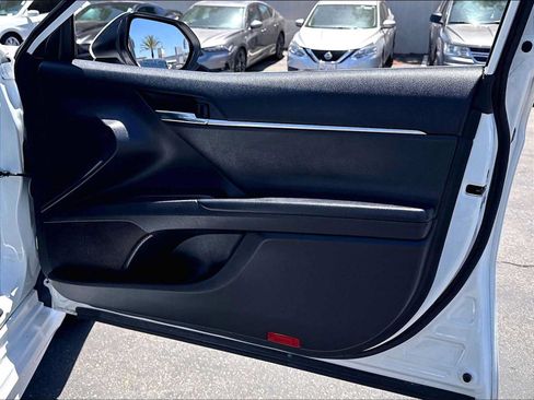 Used 2021 Toyota Camry SE w/ Carpet Mat Package (TMS) FWD image 25