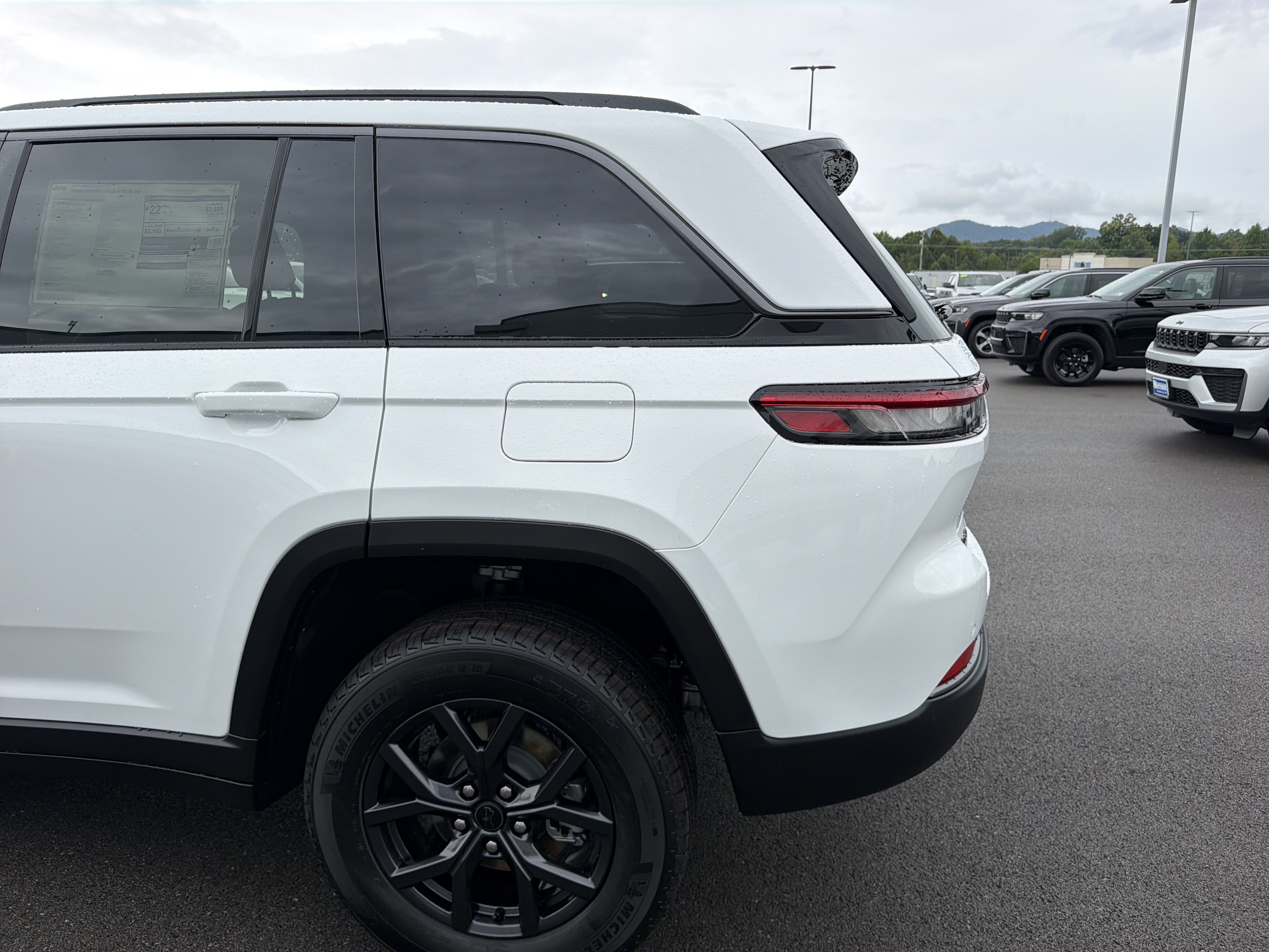 New 2027 Jeep Grand Cherokee 4WD image 9