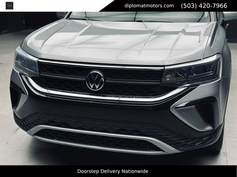 Used 2022 Volkswagen Taos SE w/ Panoramic Sunroof Package FWD image 14