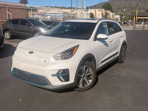 Used 2020 Kia Niro EX Premium w/ Cold Weather Package FWD image 4