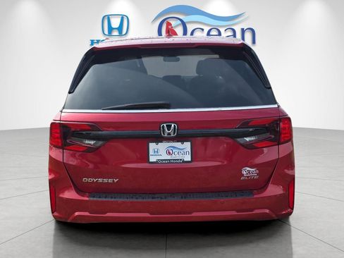 Used 2025 Honda Odyssey Elite image 4