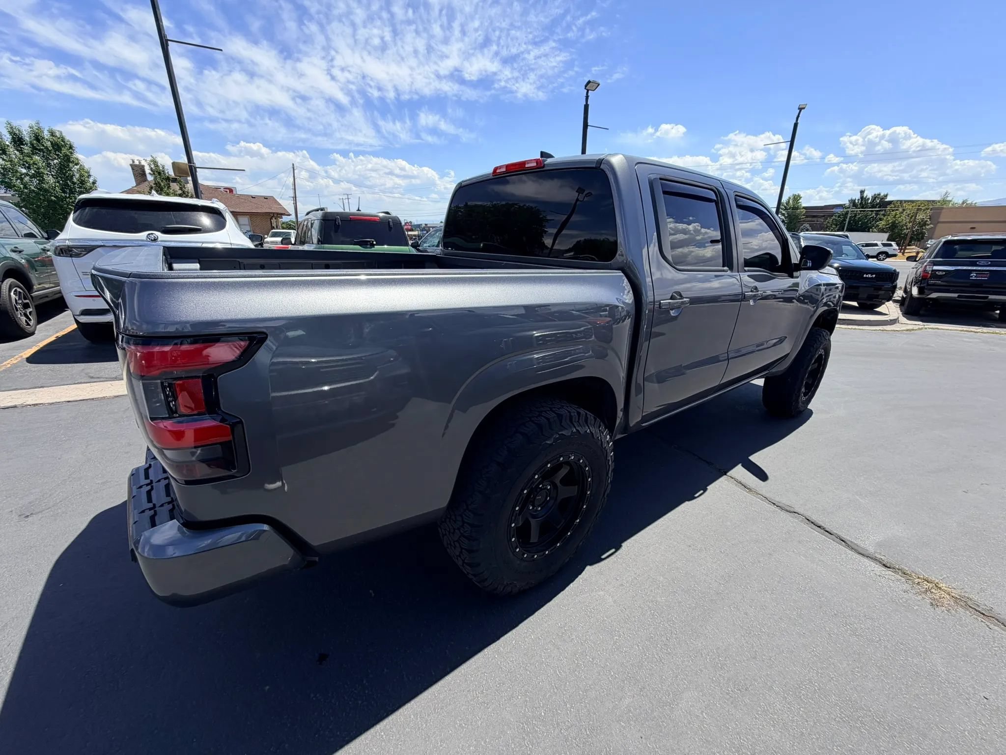 Used 2022 Nissan Frontier SV w/ Technology Package AWD/4WD image 4