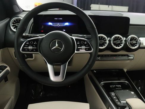 Used 2022 Mercedes-Benz GLB 250 image 10
