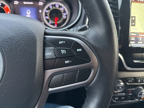 Used 2019 Jeep Cherokee Limited w/ Trailer Tow Group AWD/4WD image 51