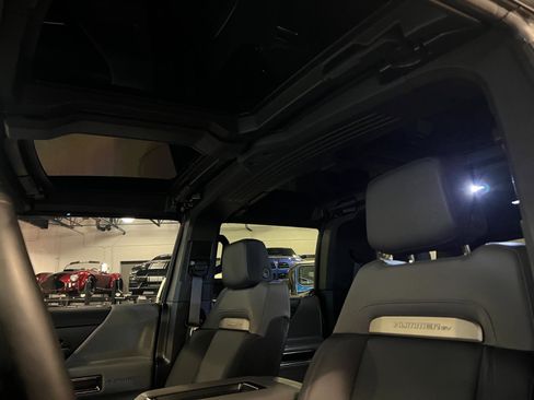 Used 2025 GMC Hummer EV 2X w/ LPO, Roof Cross Rail Package AWD/4WD image 25