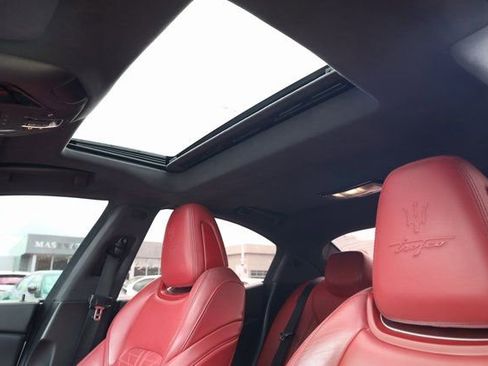 Certified 2022 Maserati Ghibli Trofeo image 22