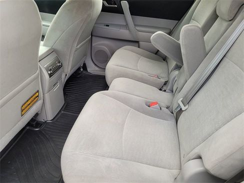 Used 2013 Toyota Highlander Plus image 7