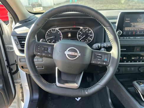 Certified 2025 Nissan Rogue SV image 15