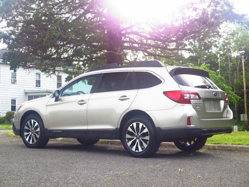 Used 2015 Subaru Outback 2.5i Limited AWD/4WD image 3