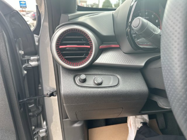 Used 2024 Chevrolet Trax RS FWD image 21