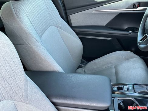 Used 2025 Toyota Camry LE AWD/4WD image 13