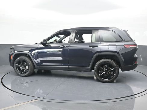 Used 2024 Jeep Grand Cherokee Limited w/ Black Appearance Package image 3