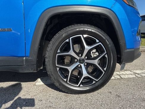 Used 2025 Jeep Compass Limited AWD/4WD image 9