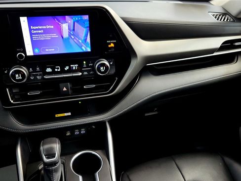 Used 2024 Toyota Highlander XLE image 31