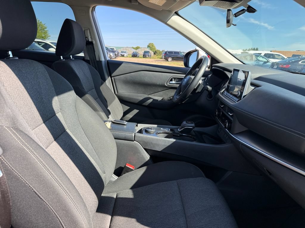 Used 2025 Nissan Rogue SV AWD/4WD image 40