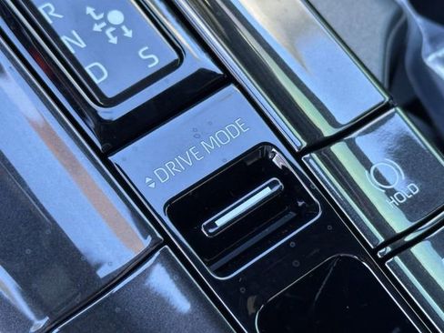 Certified 2025 Toyota Crown Signia Limited w/ Advanced Technology Package image 22