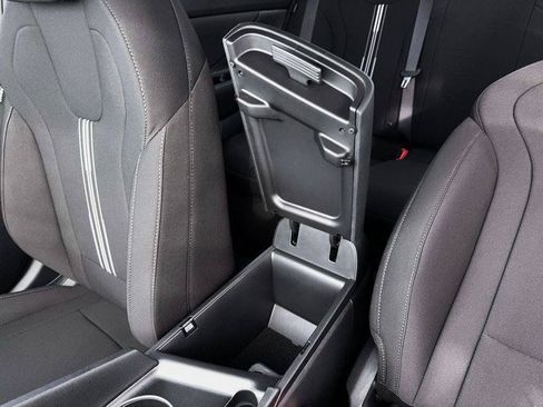 New 2026 Hyundai Elantra SEL Sport FWD image 18