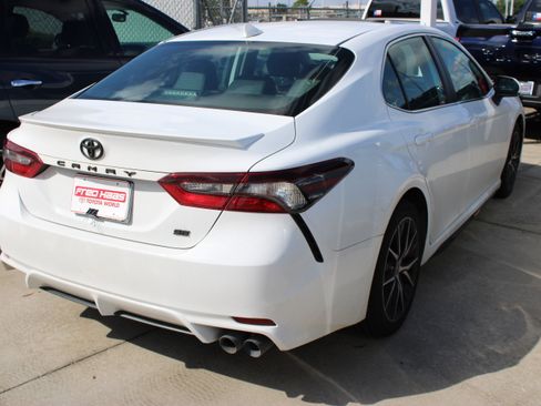 Used 2024 Toyota Camry SE FWD image 9
