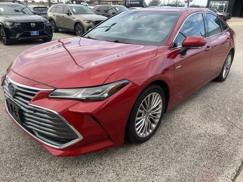 Used 2021 Toyota Avalon Limited image 1