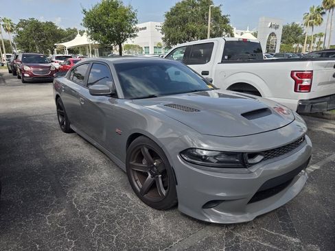 Used 2019 Dodge Charger Scat Pack w/ Plus Group RWD image 2