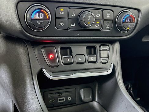 Used 2018 GMC Terrain SLE w/ Driver Convenience Package FWD image 17