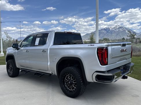 Used 2020 GMC Sierra 1500 SLT w/ Driver Alert Package I AWD/4WD image 3