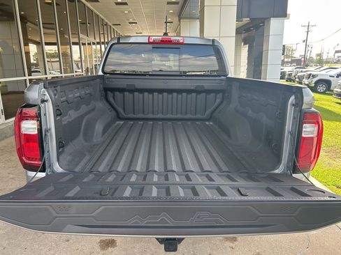 Used 2025 GMC Canyon AT4 w/ AT4 Premium Package AWD/4WD image 11