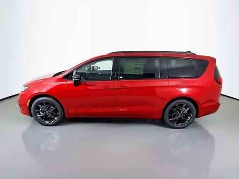 New 2026 Chrysler Pacifica Select image 4