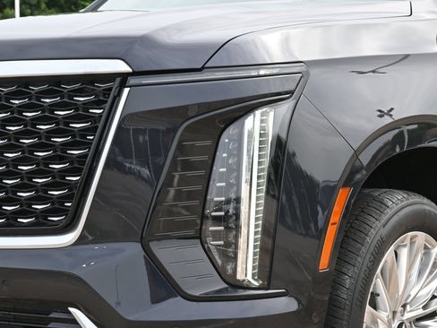 Certified 2025 Cadillac Escalade Premium Luxury AWD/4WD image 28