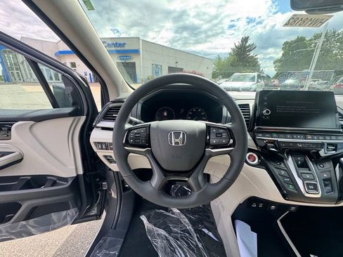 New 2026 Honda Odyssey Touring image 19