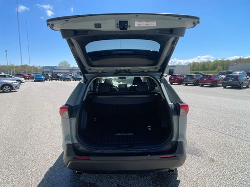 Used 2022 Toyota RAV4 XLE Premium AWD/4WD image 26
