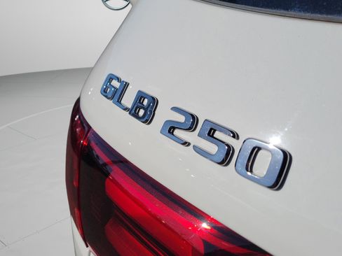 Certified 2025 Mercedes-Benz GLB 250 image 6