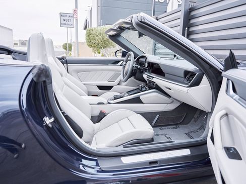 Used 2021 Porsche 911 Turbo S image 25