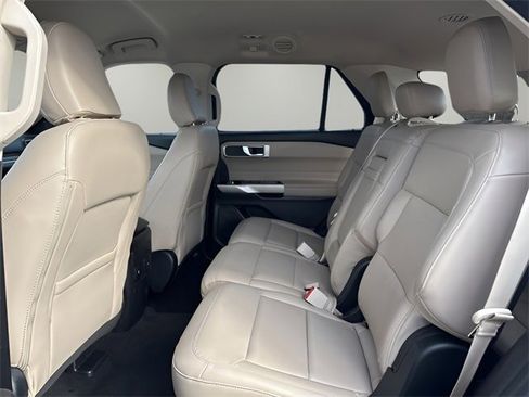 Used 2023 Ford Explorer XLT w/ Equipment Group 202A AWD/4WD image 16