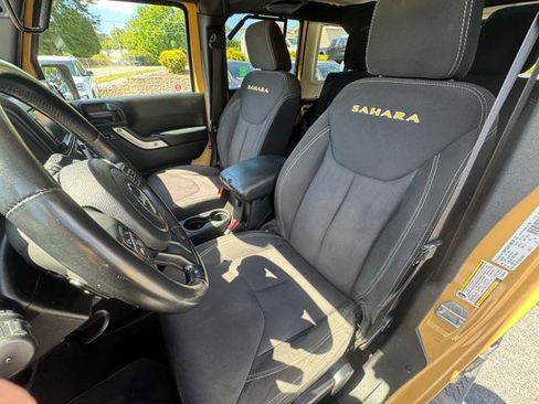 Used 2013 Jeep Wrangler Unlimited Sahara w/ Connectivity Group AWD/4WD image 10
