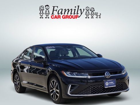 Used 2026 Volkswagen Jetta SE FWD image 2