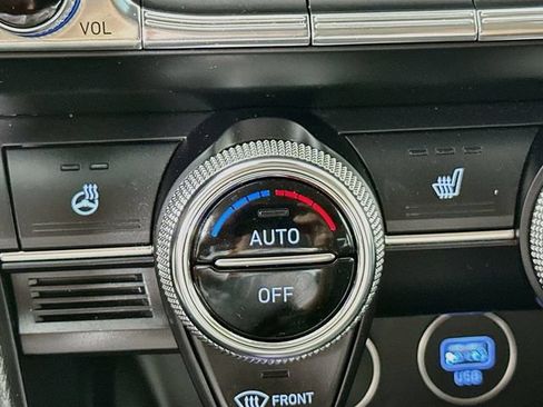 Used 2023 Genesis G70 2.0T AWD/4WD image 18