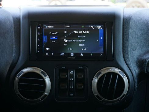 Used 2017 Jeep Wrangler Unlimited Sahara AWD/4WD image 36