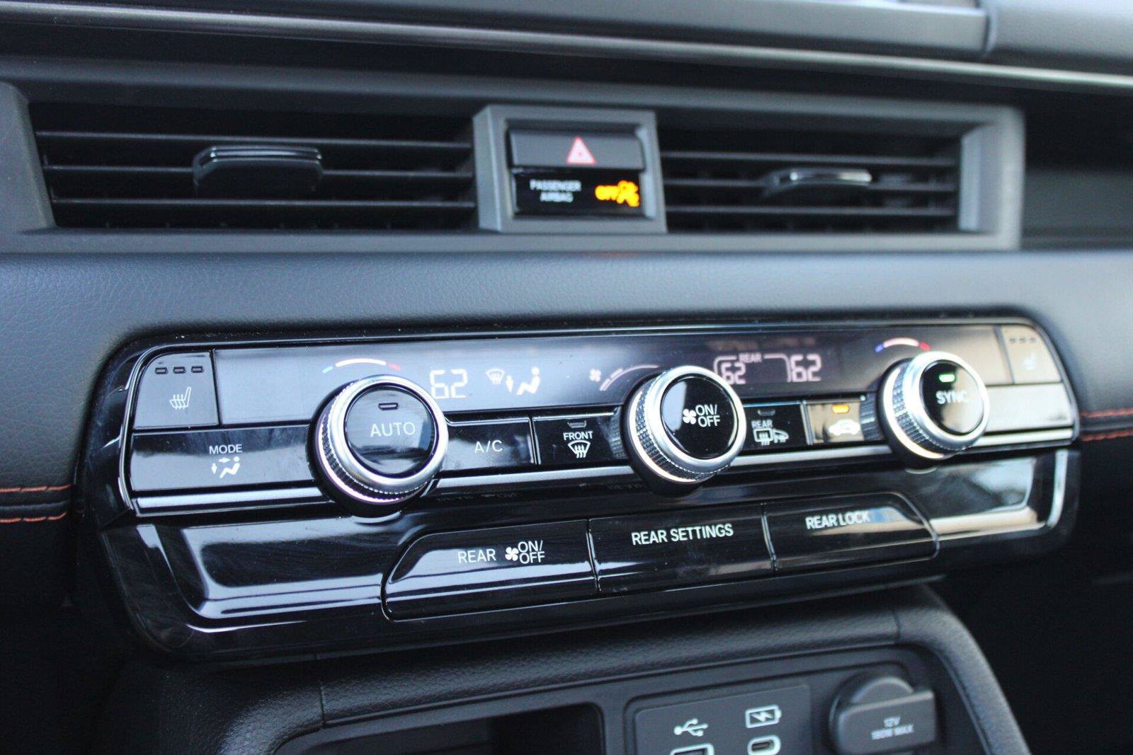 Used 2025 Honda Pilot TrailSport image 42