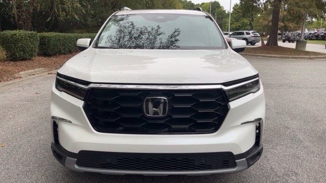 Used 2025 Honda Pilot Touring image 3