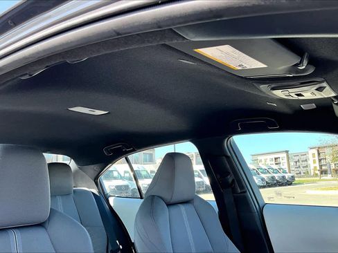 Used 2025 Toyota Corolla SE image 14