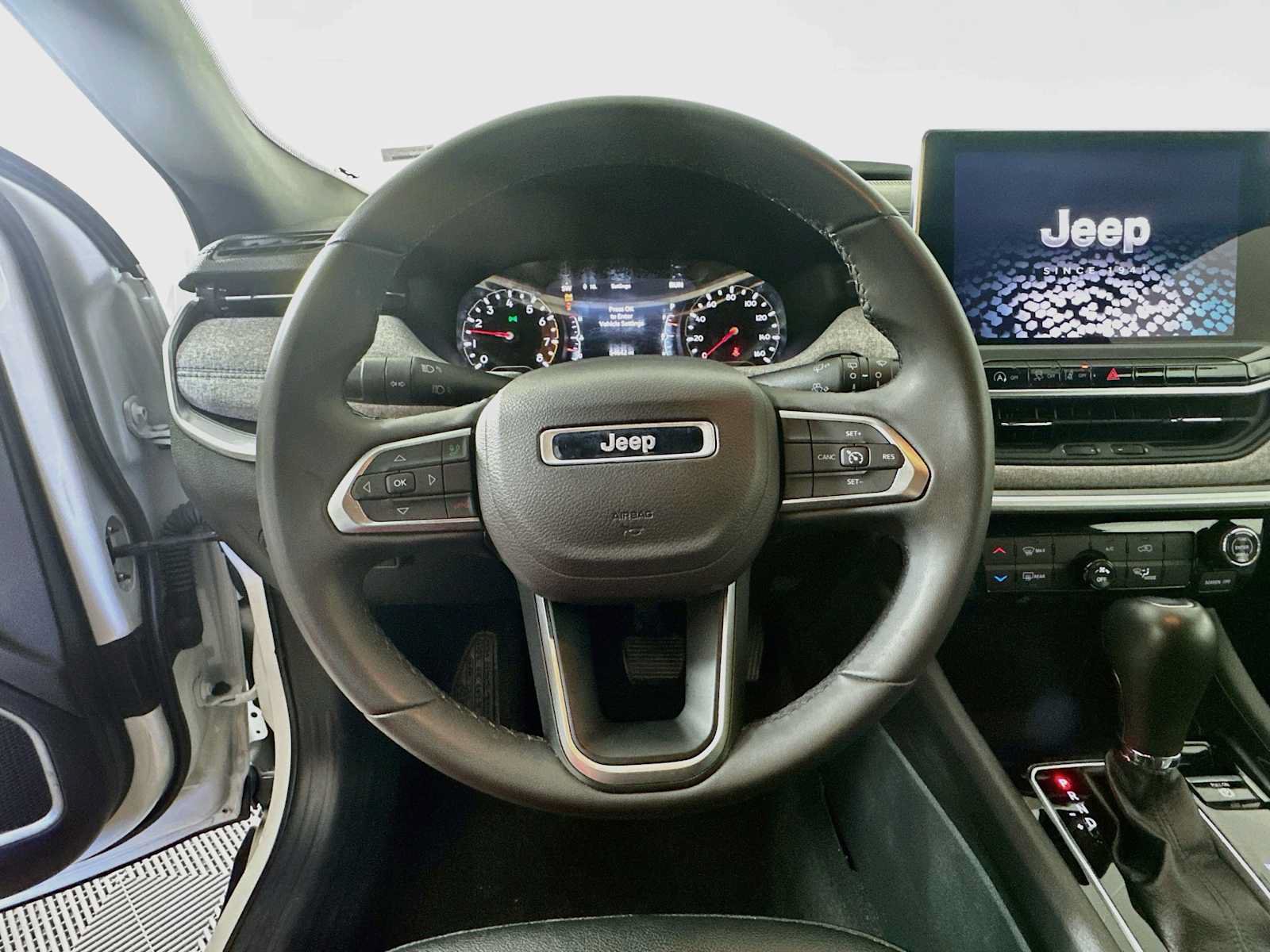 Used 2024 Jeep Compass Latitude AWD/4WD image 9